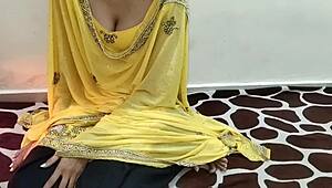 ओएमजी, यह इंडियन step sister अपने stepbrother को इतना हॉट deepthroat करती है 🔥