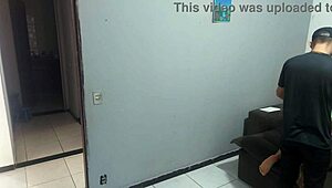 Dona de casa paga com bunda para policial kinky