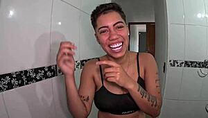 tonight's party at the mansion was packed with stunning ladies.