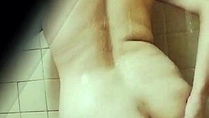 spying on that hot colombian milf in the bathroom during her trip 😏