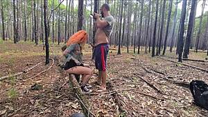 Ruiva gostosa contrasts her big ass Latina exhibitionism on the trail with intense outdoor sex