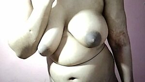 गर्लफ्रेंड की बड़ी गंद और बड़ी छाती