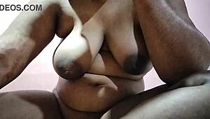 गर्लफ्रेंड की बड़ी गंद और बड़ी छाती