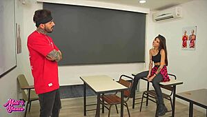 घर देर से, क्लासरूम में बड़ा लंड वाला टीचर से मिलो!