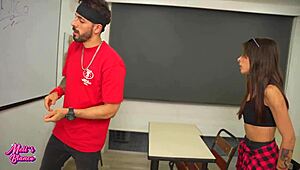 घर देर से, क्लासरूम में बड़ा लंड वाला टीचर से मिलो!