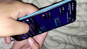 Descubro a Mi Hermanastra Prestando Garganta