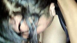 Descubro a Mi Hermanastra Prestando Garganta