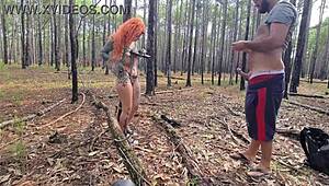Ruiva gostosa contrasts her big ass Latina exhibitionism on the trail with intense outdoor sex