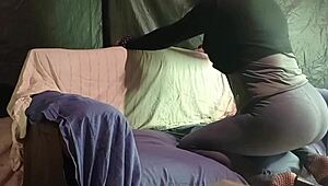 पेगिंग स्ट्रैप-ऑन: मैं फ्रेंड को बताता हूँ कि महिलाओं के कपड़े पहनता हूँ और वह मुझे स्ट्रैप-ऑन पेगिंग से चोदती है