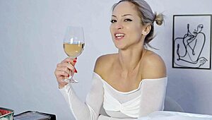 I love this Harley Quinn makeup tutorial for Halloween