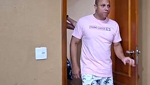 marido levou amigo pirocudo para comer meu cu