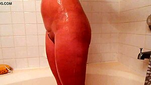 scarlett baxter masturbates in the shower so passionately!