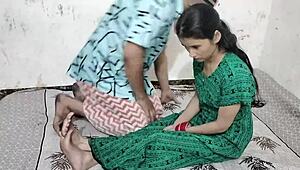 इंडियन कपल न्यू ईयर नाइट सेलिब्रेट करते हुए इंट्रिगुइंग होममेड सीन