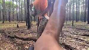 Ruiva gostosa contrasts her big ass Latina exhibitionism on the trail with intense outdoor sex