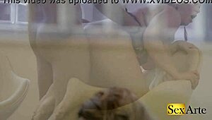 Loira gordinha estava louca por esse pau preto e grande na sua buceta rosa!