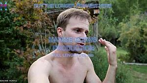 Gay Outdoor Show Mein Bade Toys Se Fisting Aur Lund Chusai Aadmiyon Ke Saamne 😜