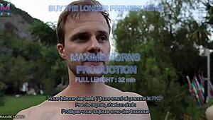 Gay Outdoor Show Mein Bade Toys Se Fisting Aur Lund Chusai Aadmiyon Ke Saamne 😜