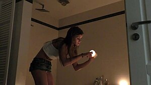 i'm voyeuring in the bathroom with a teen 18+ petite babe, she's so sexy and young