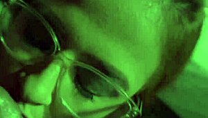 ruivinha linda se deliciando no pau e levando leitada quente