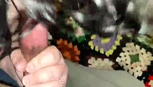 Enjoying some good sloppy head on this big black cock 😋