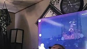 Goldielox Plays With Herself In Panties