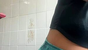 i love flashing my swollen big pussy