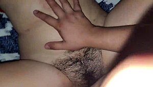 मेरी स्टेप सिस्टर टीवी देखते हुए मुझे सेक्स सिखाती है