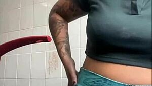 i love flashing my swollen big pussy