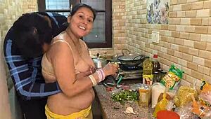 परिपक्व दुल्हन को पति किचन में हार्डकोर चोदता है