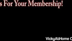 omg this mature blonde vicky vette is drilling her big ass and wet pussy with a glass dildo until orgasm 😍