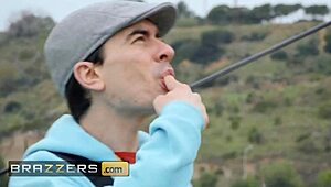 Exhibitionist Jada Sparks meets tourist Jordi in public and gets a good dose of fucking.