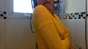 Com Muito Tesão Garota Safada Toma Banho!