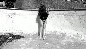 Pornstar Savana Twerks And Strips! Getting So Horny!