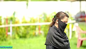 इंडियन मुस्लिम भाभी छोटे दादा से चूसती है और ऐसफक होती है