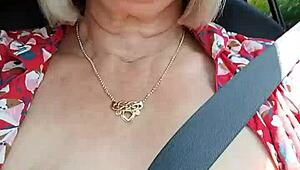 मेरी चूचियाँ बाहर निकालकर रोड पर राइडिंग