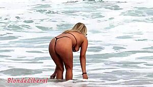 Me showing off in micro bikini for guys on rio beach 😘