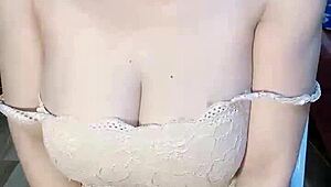 glasses-wearing vietnamese girl masturbates so enticingly 🔥