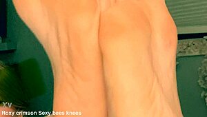 watch her smile as she gets cum on her ass from big cocks