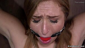 Busty Slave Pain ke Liye Beg Karti Hai, Whipped aur Choked Hardcore Anal mein, Bound Tits ke Saath Submission