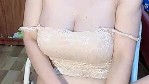 glasses-wearing vietnamese girl masturbates so enticingly 🔥