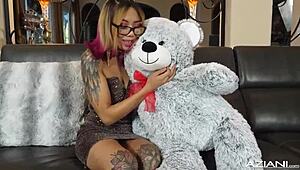 Watch this tiny Asian teen dildo her wet pussy.