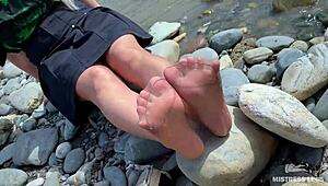 Look at the goddess in tan nylons