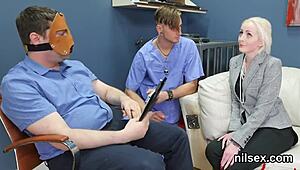 विकेड टीन 18+ ब्रूटल एसाइलम में पेनफुल गैंड ट्रीटमेंट सहती है