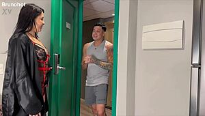 Vizinha Safada Chama Dotado Para Casa Dela