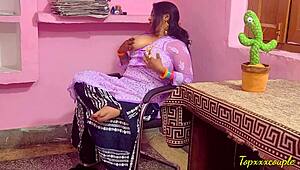 भारतीय रंडी ऑफिस बैकरूम में पेनफुल फक सहन करती