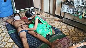 क्या मेरी विलेज भाभी शिवानी उस ग्रीन साड़ी में टीज कर रही है?