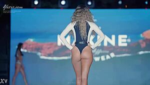 Big Ass Model In Bikini