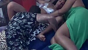 Abri As Pernas E Todos Chuparam A Minha Buceta