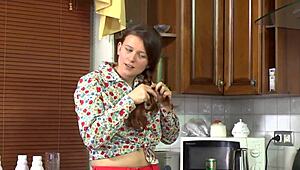 i'm seduced by stunning babe with hairy armpits.