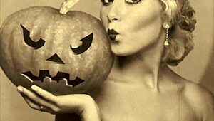 These vintage halloween items are amazing